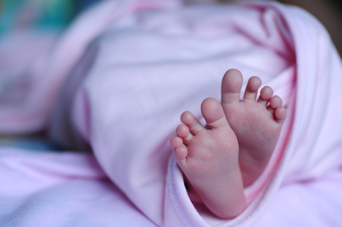 Mütter von Frühgeborenen oder kranken Kindern  haben finanzielle Nachteile