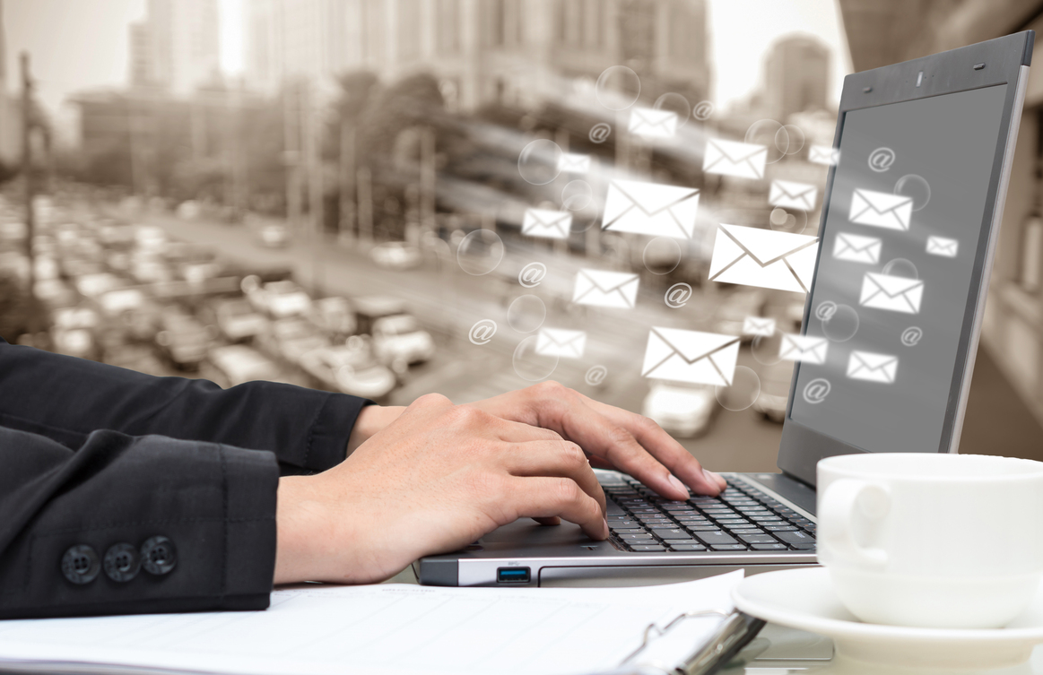 Die tägliche Mail-Flut kann belastend sein – wie soll man sie bewältigen?