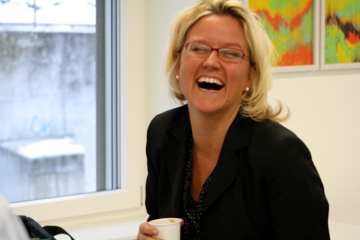 Gemeinsames Lachen als Teil einer wertschätzenden Unternehmenskultur