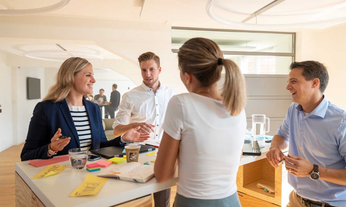 Ein hohes Engagement der Mitarbeitenden hilft Unternehmen, sich einen Wettbewerbsvorteil zu verschaffen. 